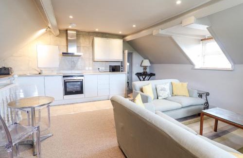 Newtown Apartment | Rock House Apartment