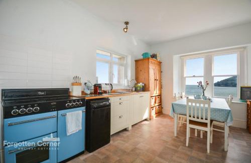 Kingsand House | Rock House