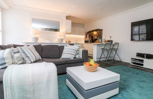 Trebarwith Strand House | ROCK HOUSE, pet friendly, character holiday cottage in Tintagel