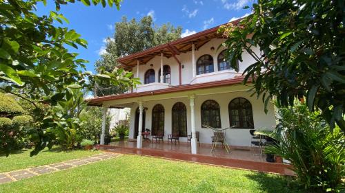 Katugastota House | Rock House Villa