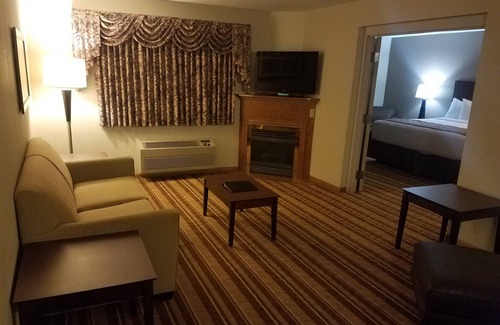 Marshalltown Hotel | Rock Island Inn & Suites Marshalltown