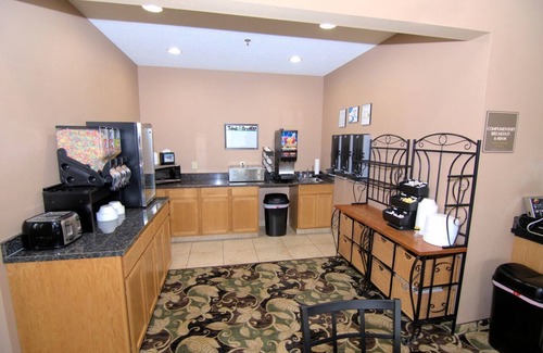Atlantic Hotel | Rock Island Inn & Suites