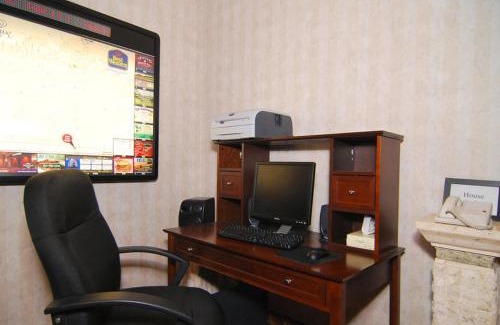 Marshalltown Hotel | Rock Island Inn & Suites Marshalltown