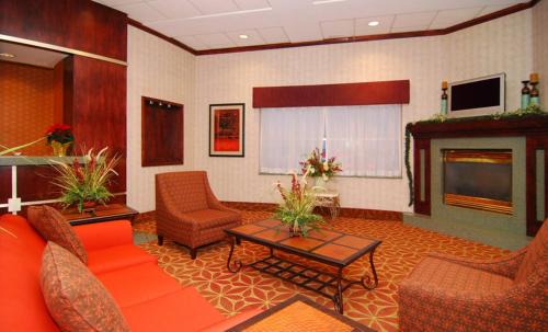 Marshalltown Hotel | Rock Island Inn & Suites Marshalltown