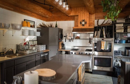 Rock Lake House | Rock Lake Earth Lodge - Lodge Only
