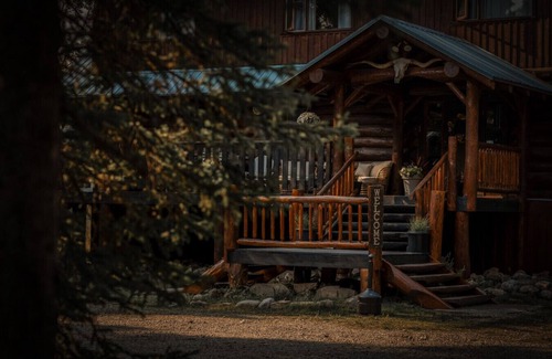 Rock Lake House | Rock Lake Earth Lodge - Lodge Only