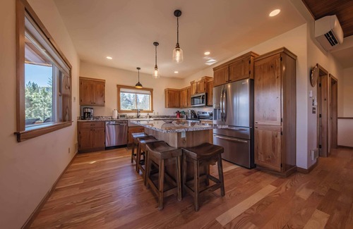 Rexford House | Rock Lot – A 5 Star Vacation!