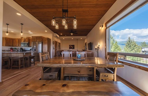 Rexford House | Rock Lot – A 5 Star Vacation!