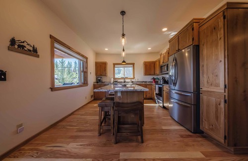 Rexford House | Rock Lot – A 5 Star Vacation!
