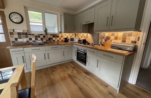 Braithwaite Cottage | Rock Lynn - a bungalow that sleeps 4 guests in 2 bedrooms