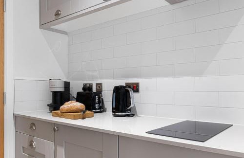 Stoney Middleton House | Rock Mill Apt 3 with Terrace