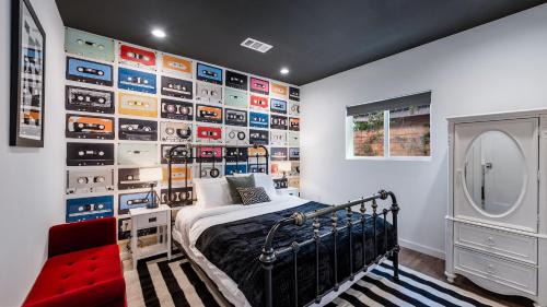 Hollywood Hotel | Rock n Roll by AvantStay Vibey 2BDR in Prime Hollywood Steps to Attractions