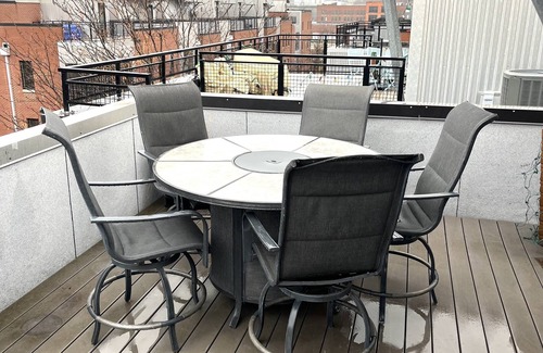 Southeast Omaha Condo | Rock N Roll Condo Old Market w Rooftop Patio!