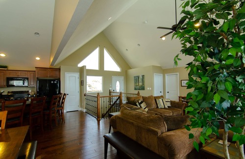 La Follette House | Rock of Ages: Enjoy the Fall Colors! Flexible check-in & out times!