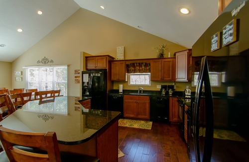 La Follette House | Rock of Ages: Enjoy the Fall Colors! Flexible check-in & out times!