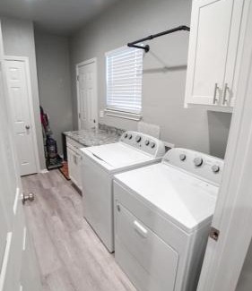 Chickasha House | Rock & Roll House, Fiber Internet, ROKU TV, Washer & Dryer, by DT Chickasha & Leg Lamp!