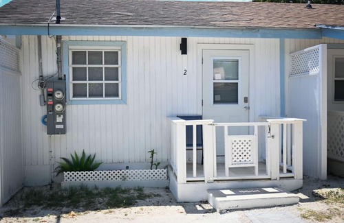Rock Sound Apartment | Rock Sound 2BR |Wine, Snacks, A/C + Walk to Eats