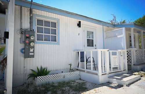 Rock Sound Apartment | Rock Sound 2BR |Wine, Snacks, A/C + Walk to Eats