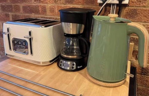 Leeds Apartment | Rock Studio - Free Parking & WiFi Near City Centre