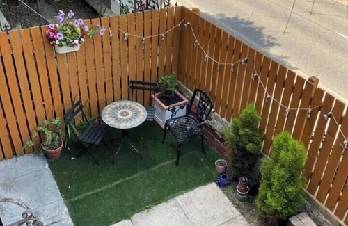 Leeds Apartment | Rock Studio - Free Parking & WiFi Near City Centre