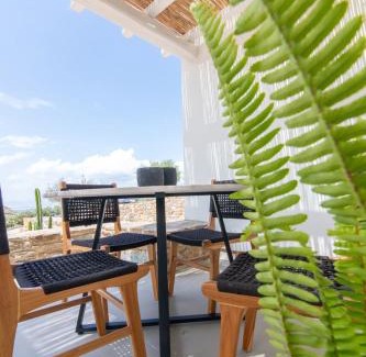 Tinos Town Villa | Rockaine Echoes Suite