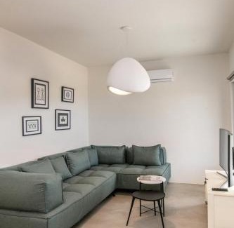 Tinos Town Villa | Rockaine Echoes Suite