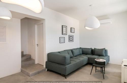 Tinos Town Villa | Rockaine Echoes Suite