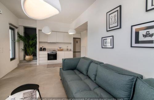 Tinos Town Villa | Rockaine Echoes Suite