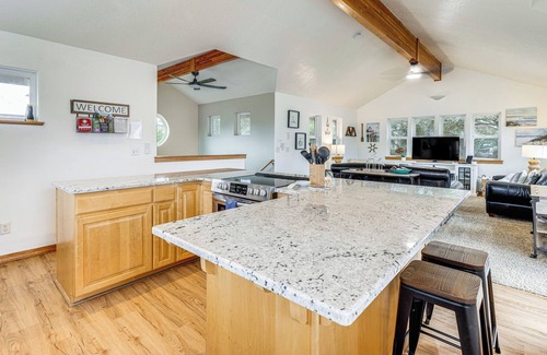 Rockaway Beach House | Rockaway Beach Home w/Hot Tub: 4 Blocks to Beach!