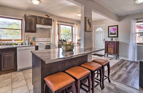 Rockaway Beach House | Rockaway Beach House w/ Fire Pit & River View!