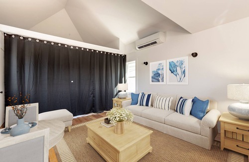 Queens Apartment | Rockaway Beach Loft! Coastal Farmhouse 2nd FLR APT high vaulted ceilings!