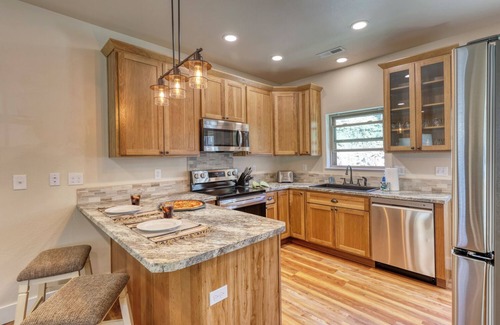 Rockerville Condo | Rockerville Gold Town Lodging #9-"Saddle Up for Luxury – A Western Stay with Modern Perks!" 15 Minutes to Mt. Rushmore