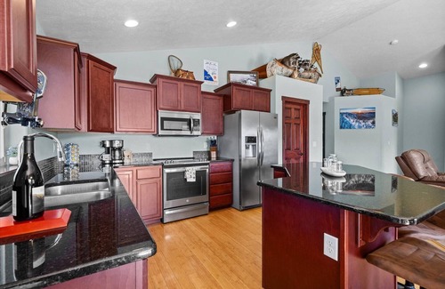 Coeur d'Alene House | Rockford Bay Bliss – Pet-Friendly Home w/Lake View, Fire Pit, Deck, BBQ, Near Marina & Shooters Bar