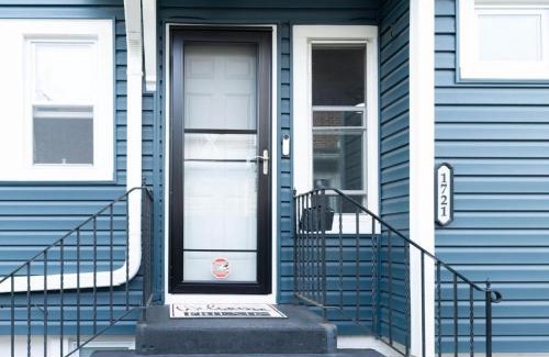 Rockford Apartment | Rockford IL 2BD Upper Queen Bed, Patio & Fast WiFi