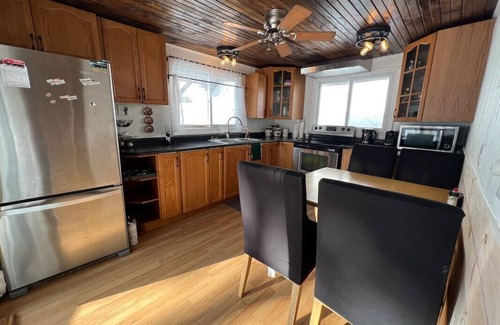 Selwyn Cottage | Rockhaven Cottage on Stoney Lake