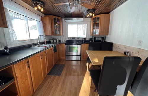 Selwyn Cottage | Rockhaven Cottage on Stoney Lake
