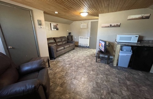 Faulkton Cabin | Rockin' E #11 - cozy, newly remodeled cabin
