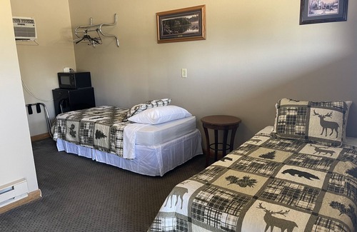 Faulkton House | Rockin' E #2 - clean, updated motel room