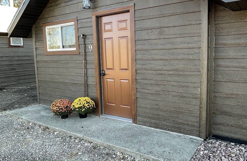 Faulkton Cabin | Rockin' E #9 - cozy, newly remodeled cabin