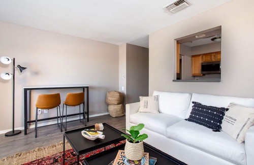 Germantown Condo | Rockin on the River!