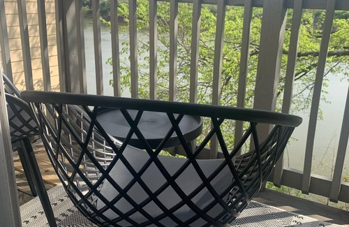 Germantown Condo | Rockin on the River!