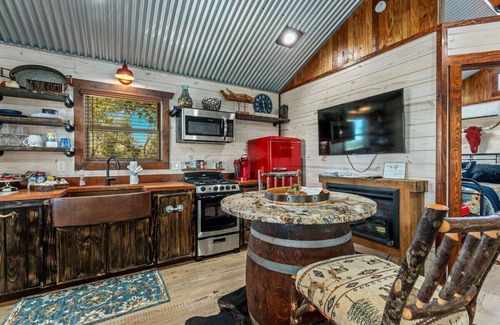 Fredericksburg Cabin | Rockin' R - Morning Star Cabin