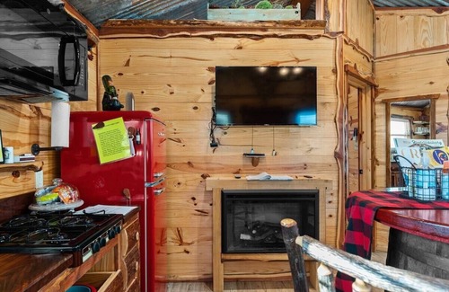 Fredericksburg Cabin | Rockin' R - Shining Star Cabin