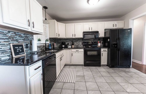 Charlotte Park House | Rockin' West Nashville Retreat - 5 miles from downtown!