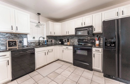 Charlotte Park House | Rockin' West Nashville Retreat - 5 miles from downtown!