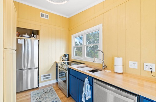 Holden Beach House | "Rocking P" 2 Bedroom, 1 Bathroom, Pet Friendly and Oceanfront