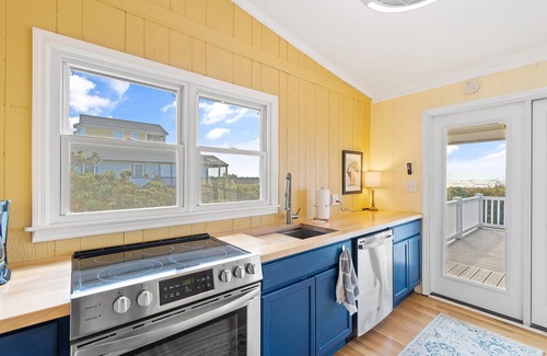 Holden Beach House | "Rocking P" 2 Bedroom, 1 Bathroom, Pet Friendly and Oceanfront