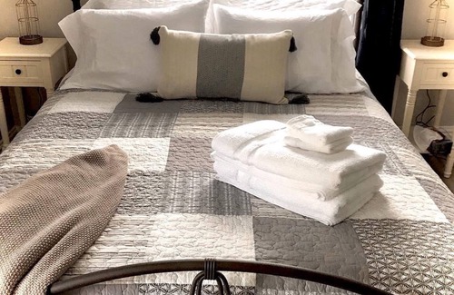 Grey Highlands Bed & Breakfast | Rocklyn Inn Bed & Breakfast