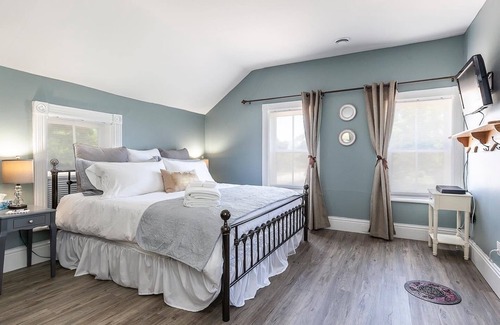 Grey Highlands Bed & Breakfast | Rocklyn Inn Bed & Breakfast