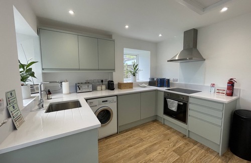 Port William Cottage | Rockpool cottage: a cosy cottage with log burner next to the sea. Dog friendly.